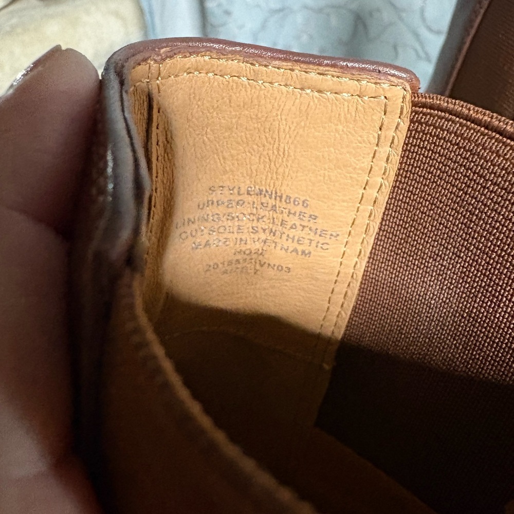 Madewell Tan Ankle Booties brand new size hell 2 1/2 inches ankle 10inches.